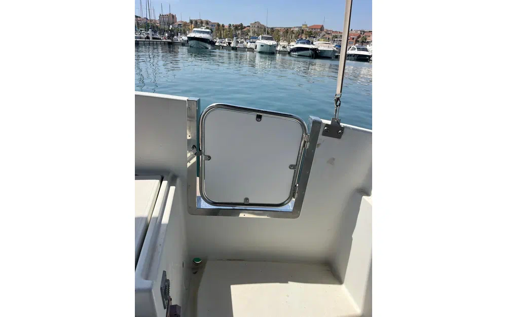 slider 9 Beneteau Antares 800