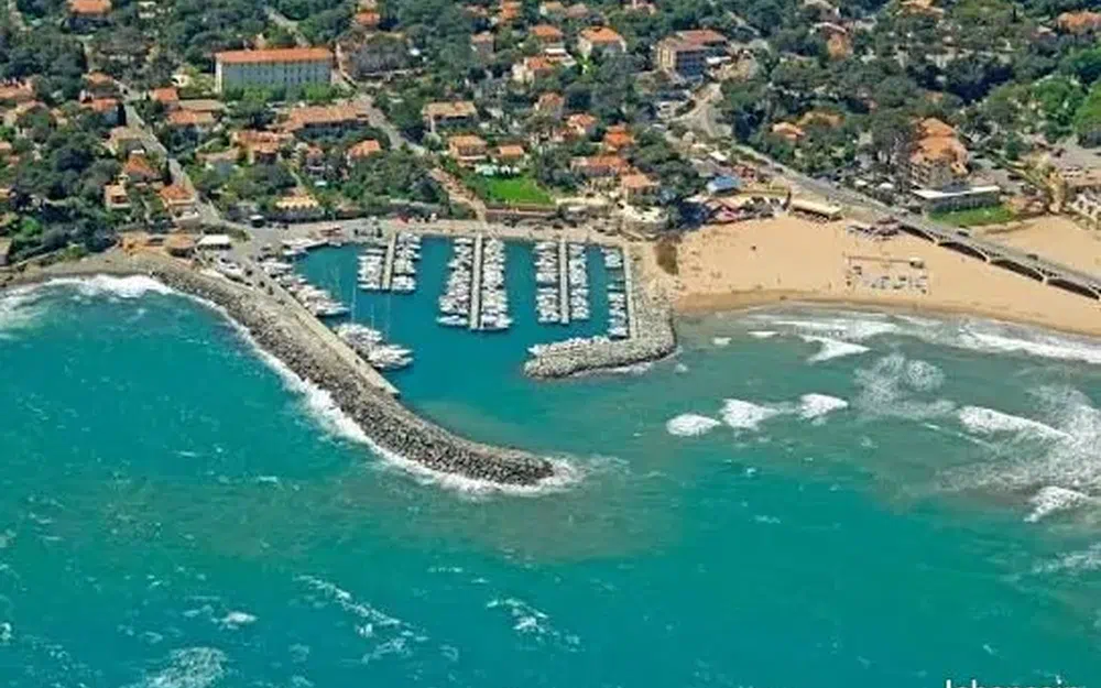 slider 0 PLACE DE PORT 7 x 2.55 SAINT AYGULF  83370
