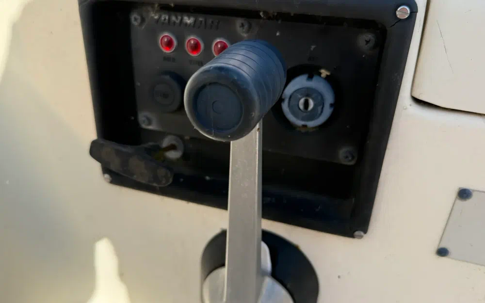 slider 10 Jeanneau Fantasia 27