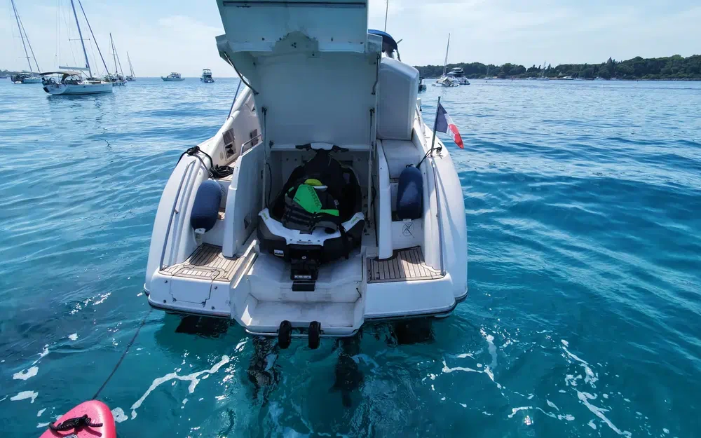 slider 9 Sunseeker Commanche 40