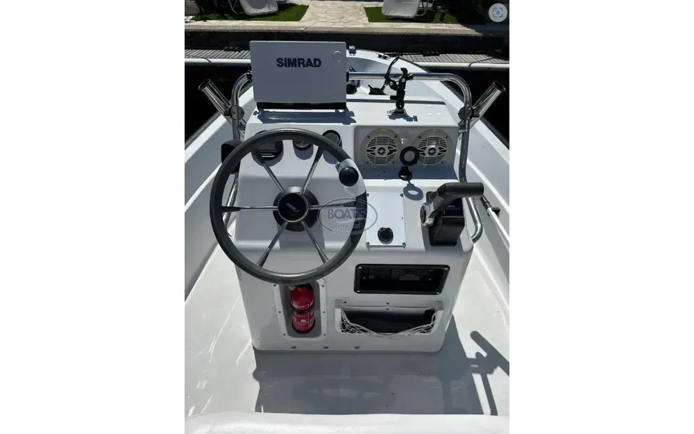 slider 2 Boston Whaler 15 Dauntless