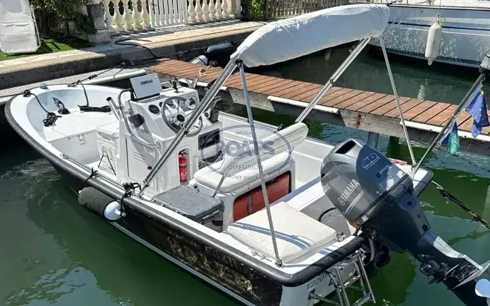 slider 5 Boston Whaler 15 Dauntless