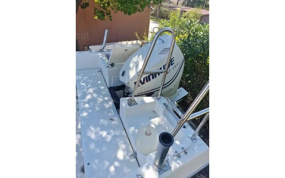 slider 4 Kelt White Shark 175