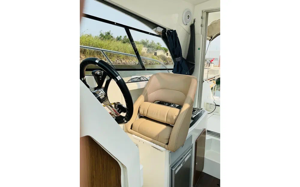 slider 9 Beneteau Antares 8 OB