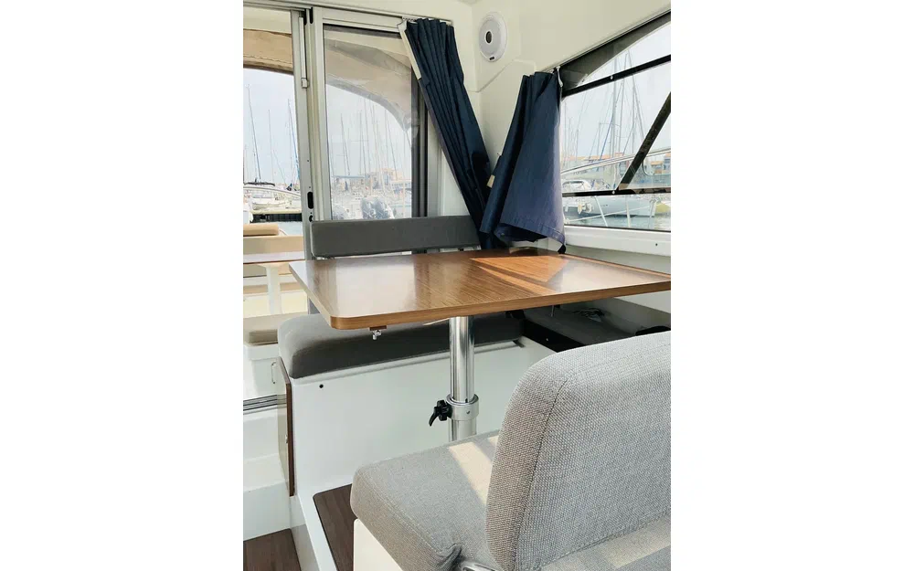 slider 11 Beneteau Antares 8 OB