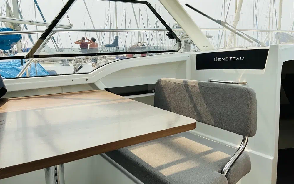 slider 13 Beneteau Antares 8 OB