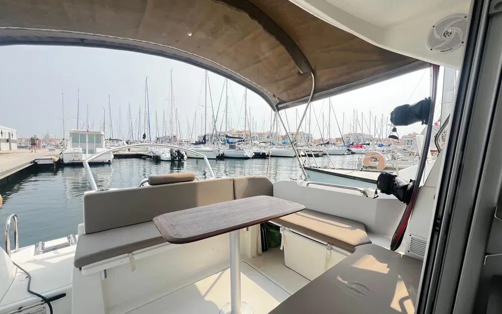 slider 14 Beneteau Antares 8 OB