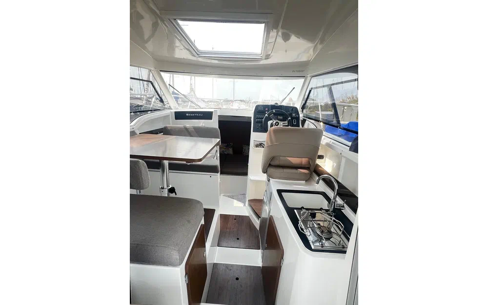 slider 15 Beneteau Antares 8 OB