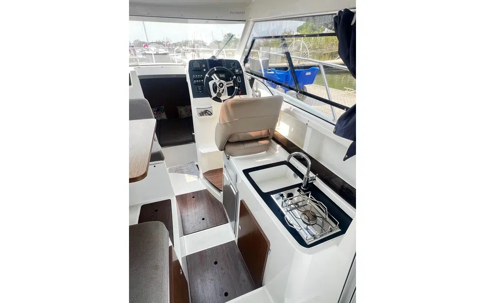slider 16 Beneteau Antares 8 OB