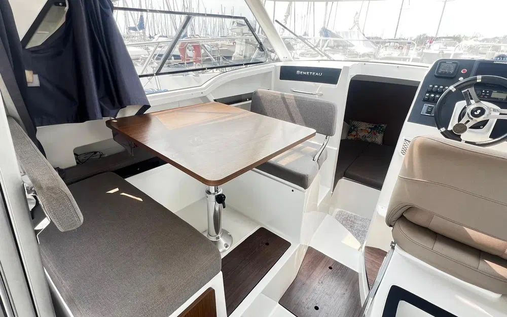 slider 17 Beneteau Antares 8 OB