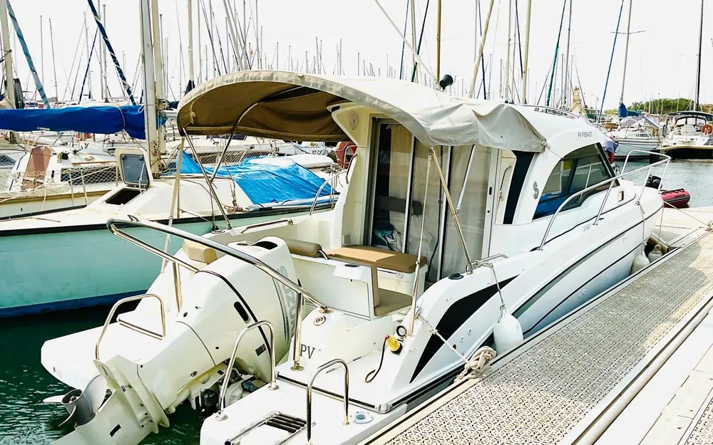 slider 0 Beneteau Antares 8 OB