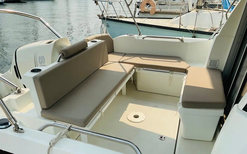 slider 1 Beneteau Antares 8 OB