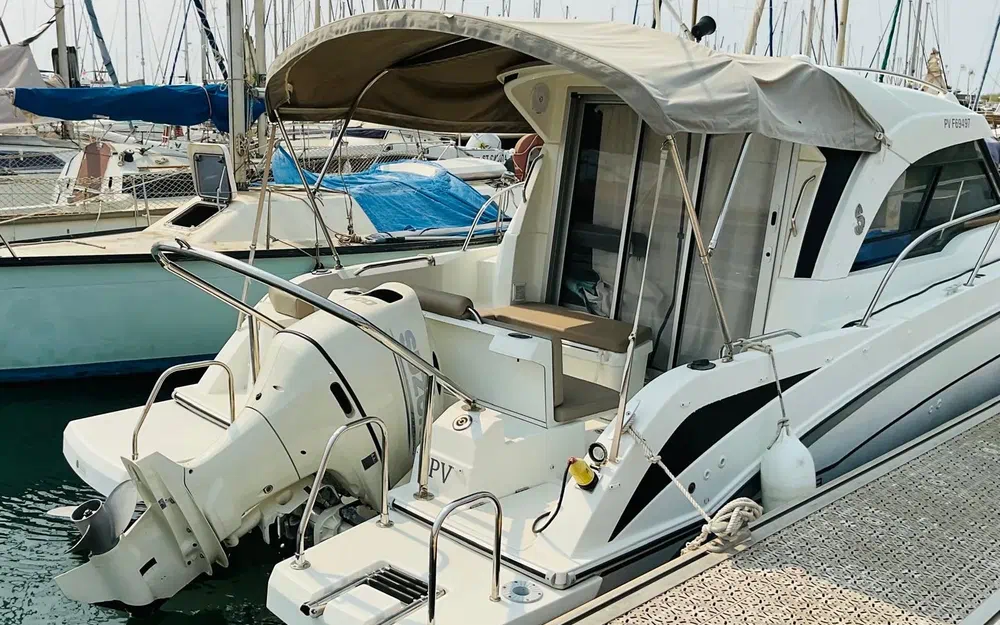 slider 2 Beneteau Antares 8 OB