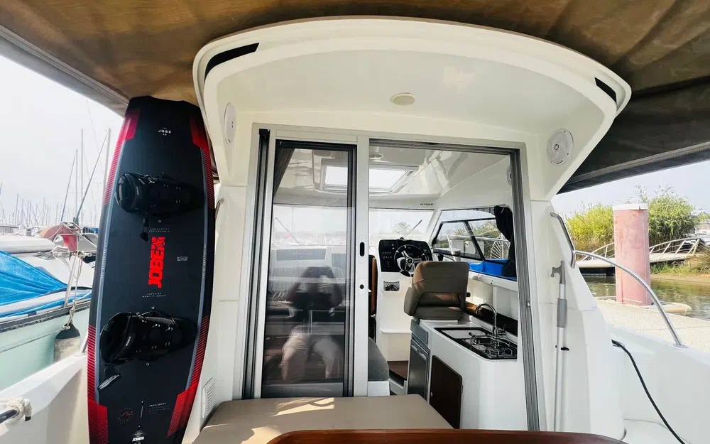 slider 4 Beneteau Antares 8 OB