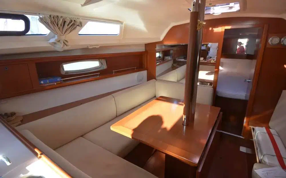 slider 4 Beneteau Oceanis 34