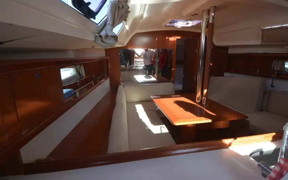 slider 5 Beneteau Oceanis 34
