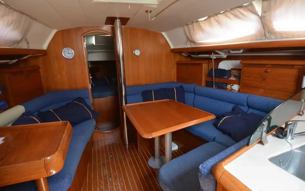 slider 1 Jeanneau Sun Odyssey 37