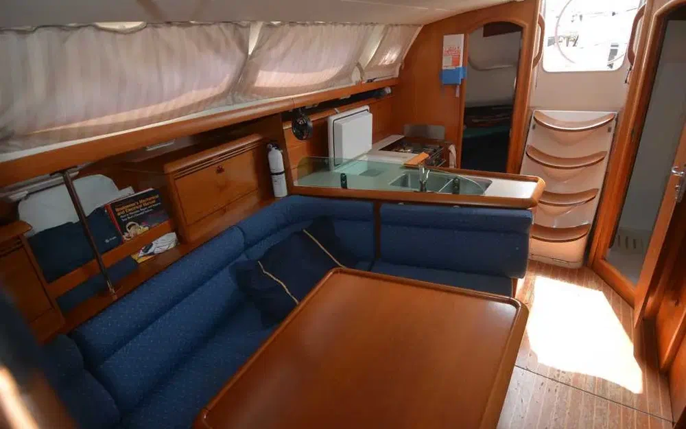 slider 7 Jeanneau Sun Odyssey 37