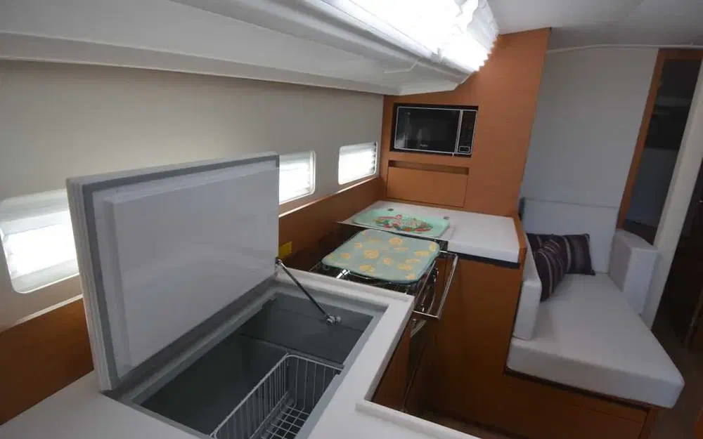 slider 9 Jeanneau Sun Odyssey 410