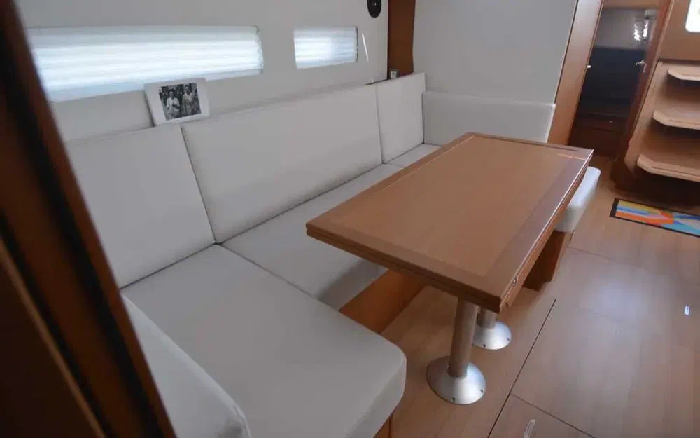 slider 11 Jeanneau Sun Odyssey 410