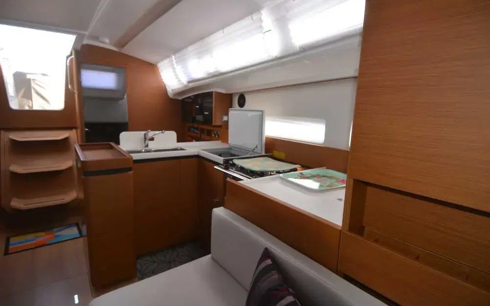 slider 12 Jeanneau Sun Odyssey 410