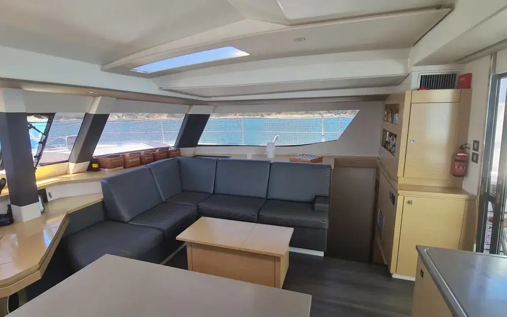 slider 11 Fountaine Pajot Saba 50