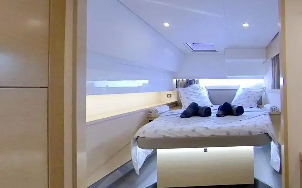 slider 14 Fountaine Pajot Saba 50