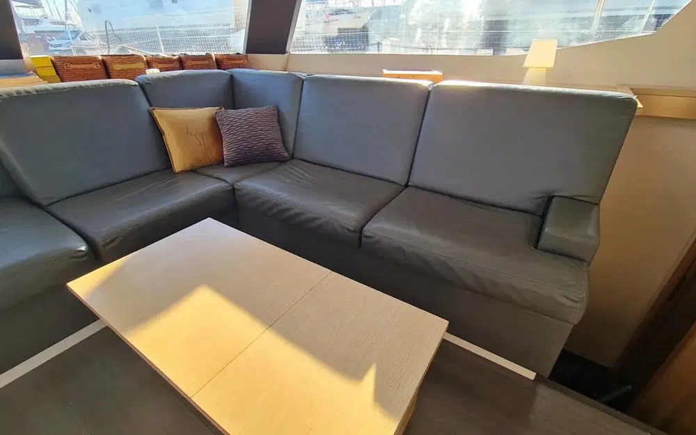 slider 2 Fountaine Pajot Saba 50