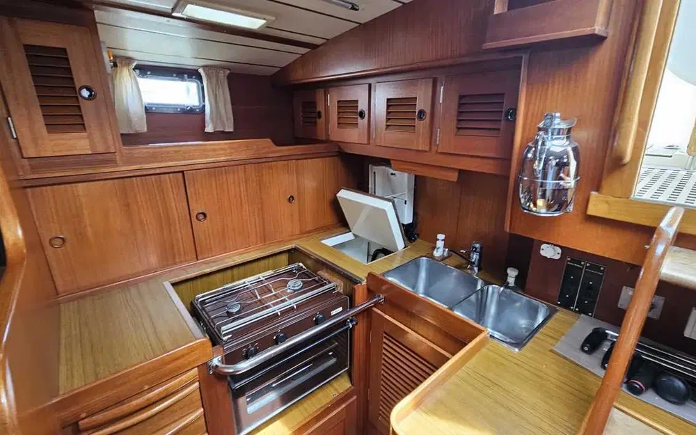 slider 9 Hallberg Rassy 42