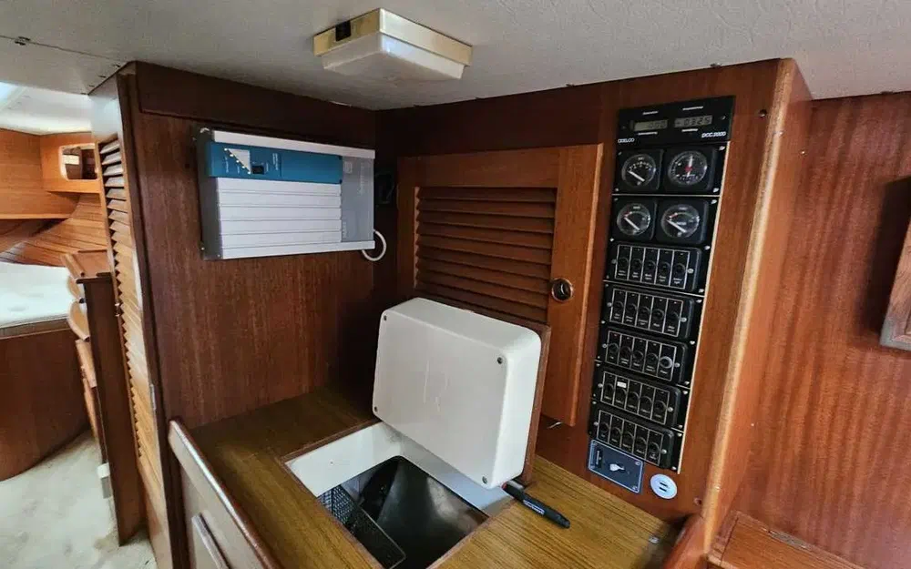 slider 10 Hallberg Rassy 42