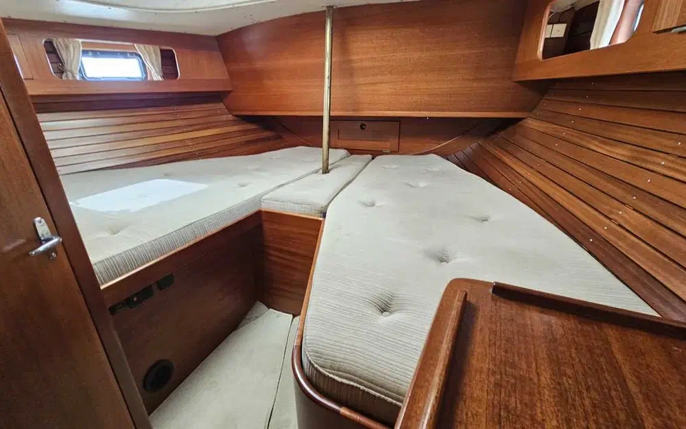 slider 12 Hallberg Rassy 42