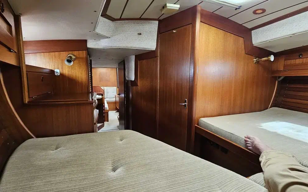 slider 13 Hallberg Rassy 42