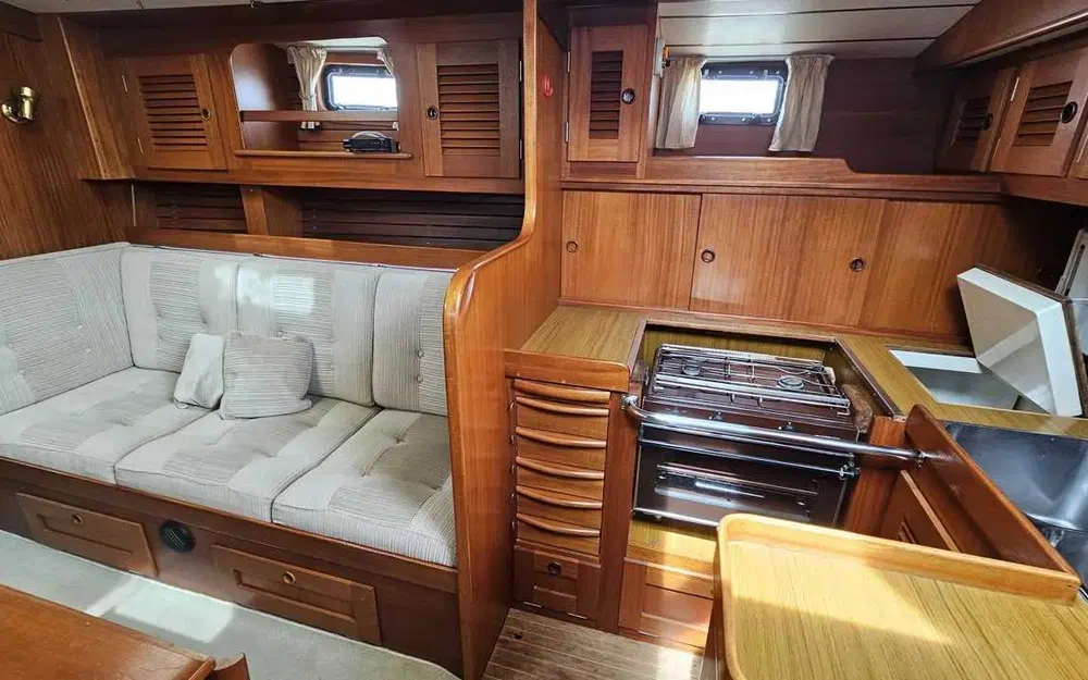 slider 15 Hallberg Rassy 42