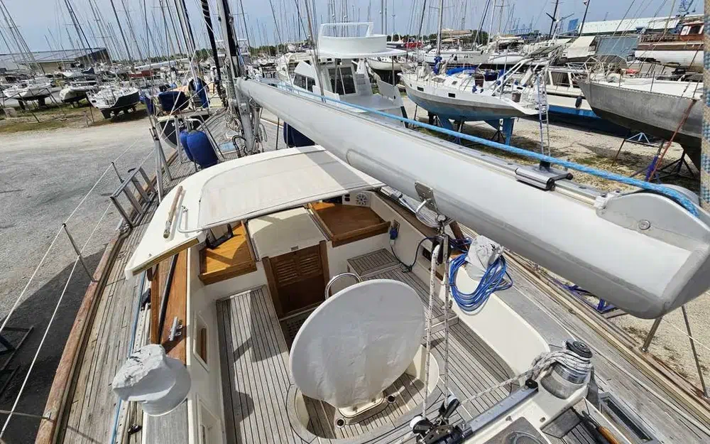 slider 5 Hallberg Rassy 42