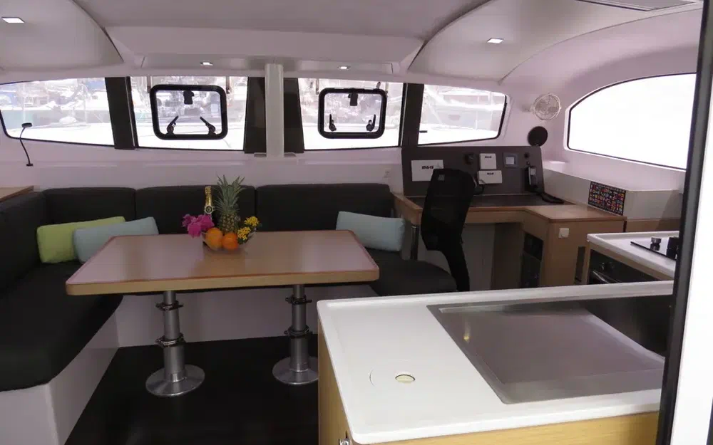 slider 5 Outremer 45