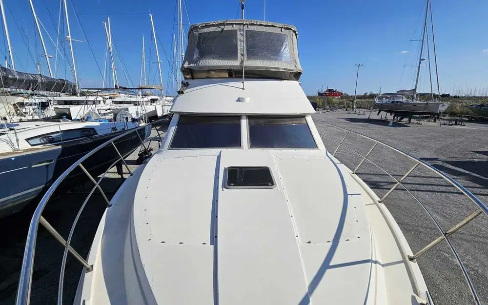 slider 4 Cruisers Yachts 3850 AFT
