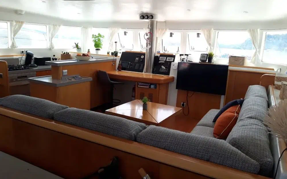 slider 1 Lagoon 500