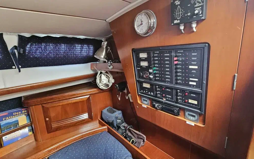 slider 9 Beneteau Oceanis 42 CC