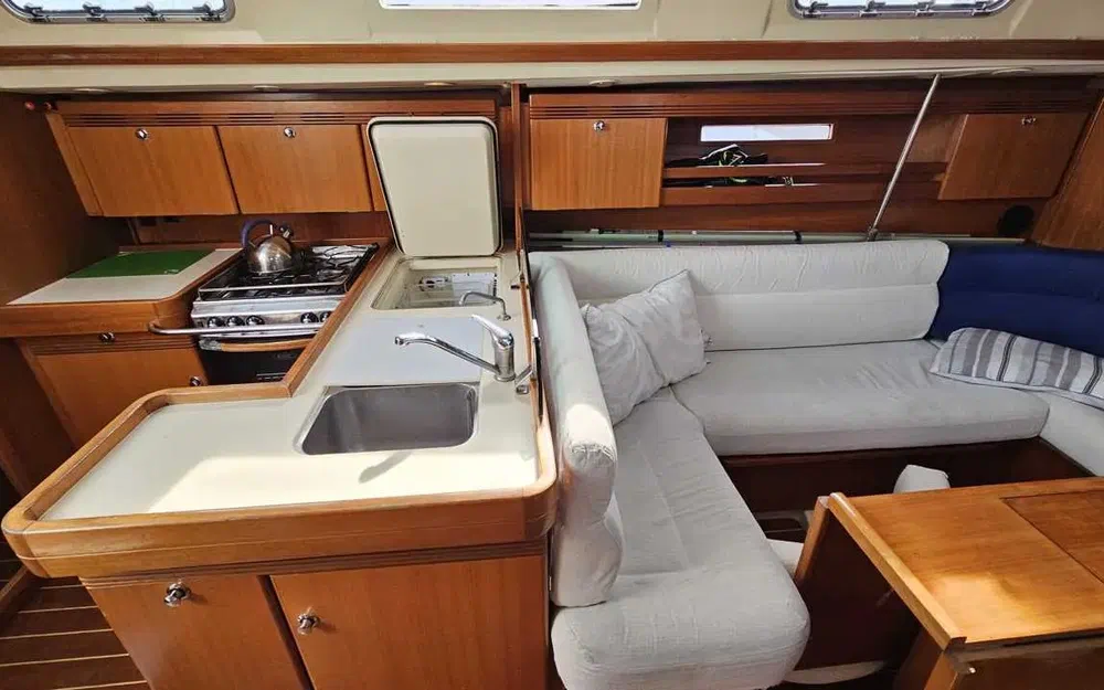 slider 12 Dufour 44 Performance