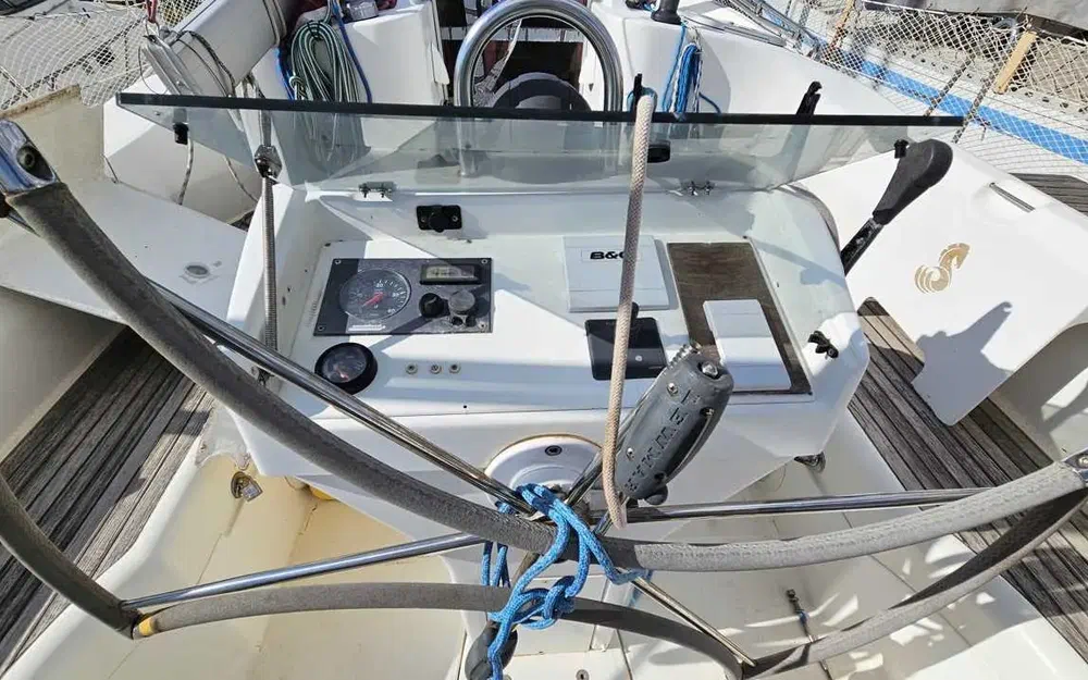 slider 9 Beneteau Oceanis 381