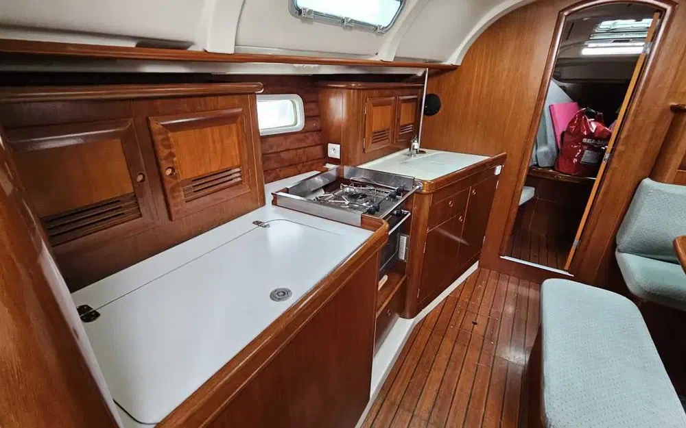 slider 2 Beneteau Oceanis 381