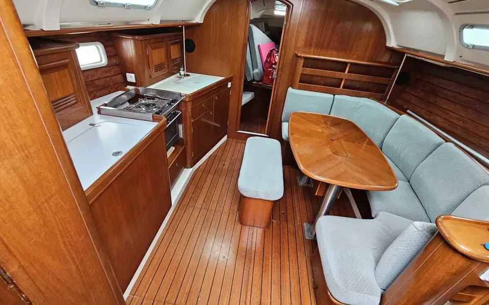 slider 7 Beneteau Oceanis 381