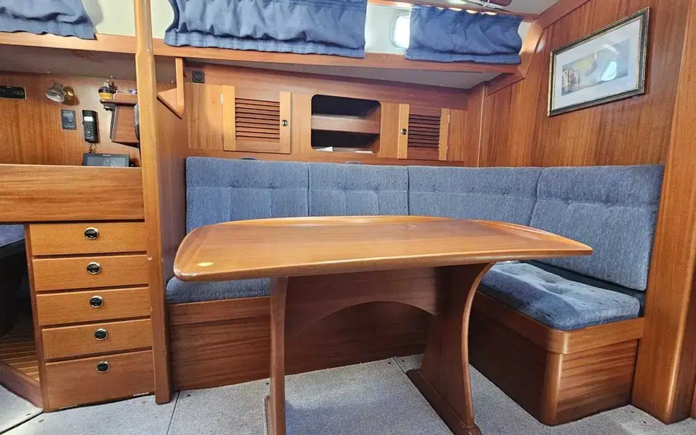 slider 18 Hallberg Rassy 39