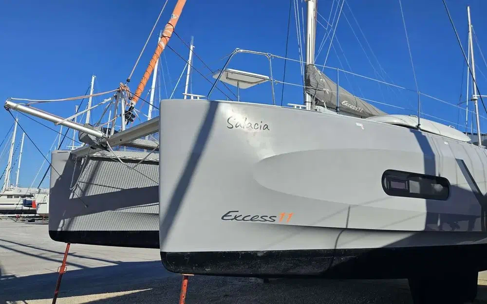 slider 0 Beneteau Excess 11