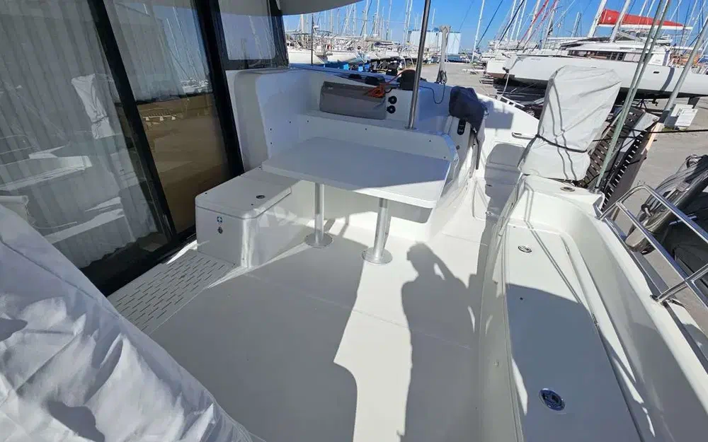 slider 9 Beneteau Excess 11