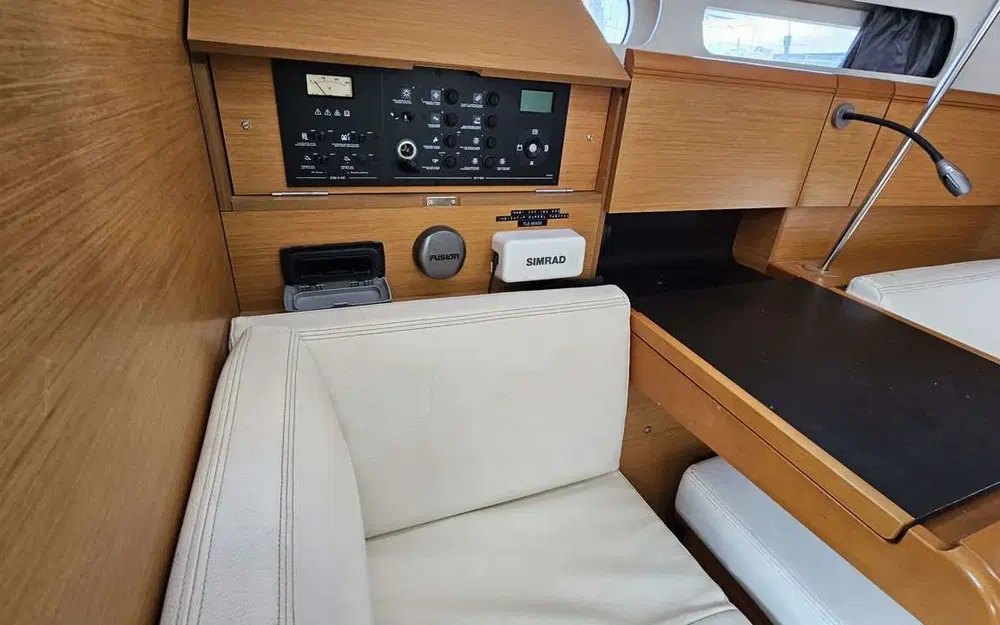 slider 9 Jeanneau Sun Odyssey 409