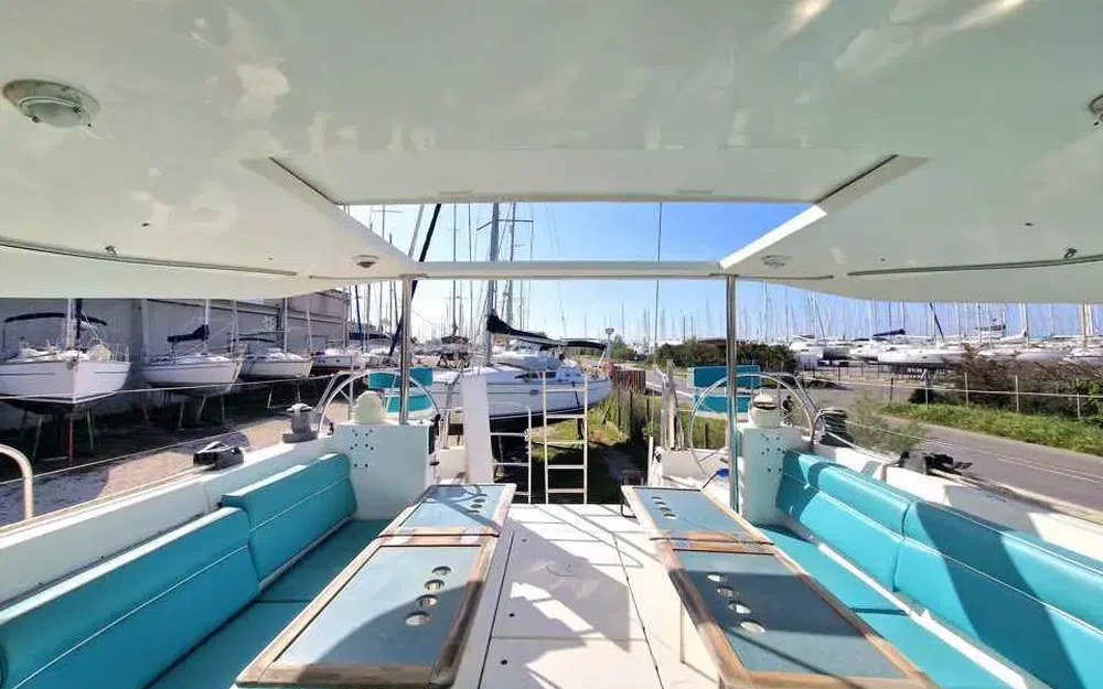 slider 10 Dufour Atoll 43