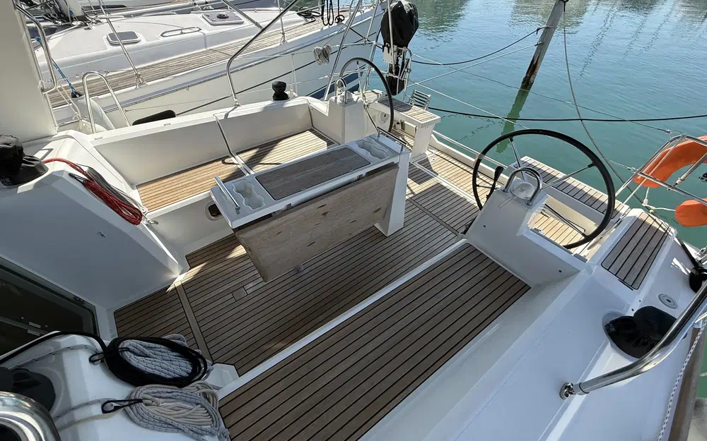 slider 11 Beneteau Oceanis 38