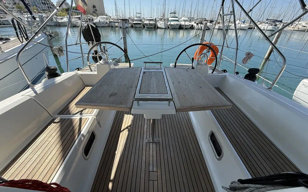 slider 12 Beneteau Oceanis 38