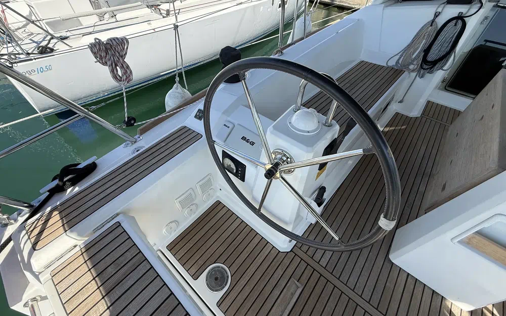 slider 14 Beneteau Oceanis 38